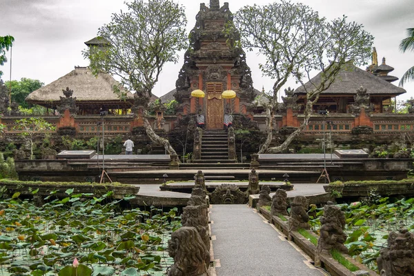 Lotus Rybník Pura Saraswati Chrám Ubud Bali Indonésie — Stock fotografie