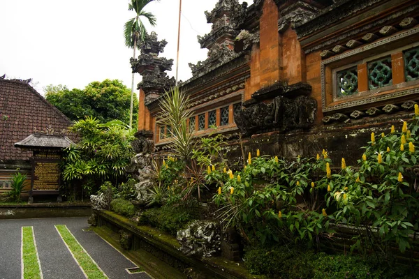 Kuil Pura Taman Saraswati Ubud Bali Indonesia — Stok Foto