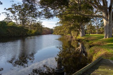 WA güneşli gününde Danimarka Gölü manzarası 