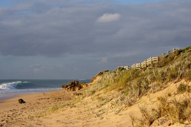 Gün batımı ışıklarında mandurah Plajı