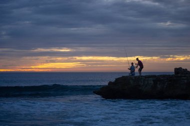 Sahilde günbatımı manzara