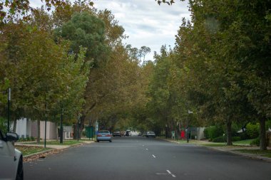 Perth tipik bir sokakta peyzaj