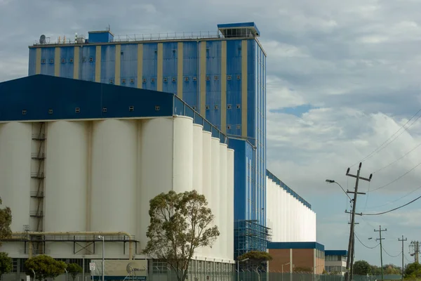 Edificio Industriale Blu Bianco — Foto Stock
