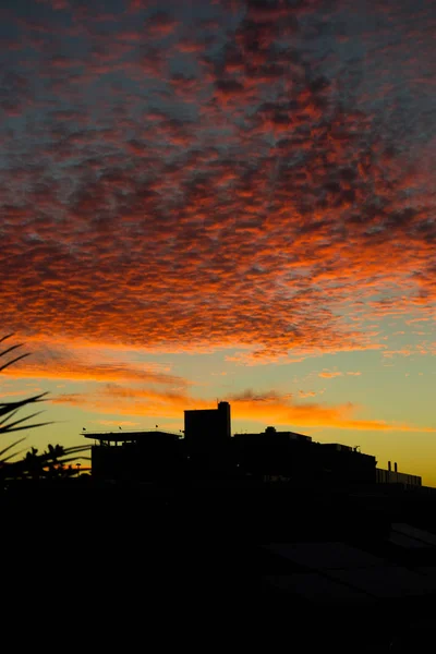 Silouette Panoráma Západu Slunce Hodinu Barvou Oranžové Nebe — Stock fotografie