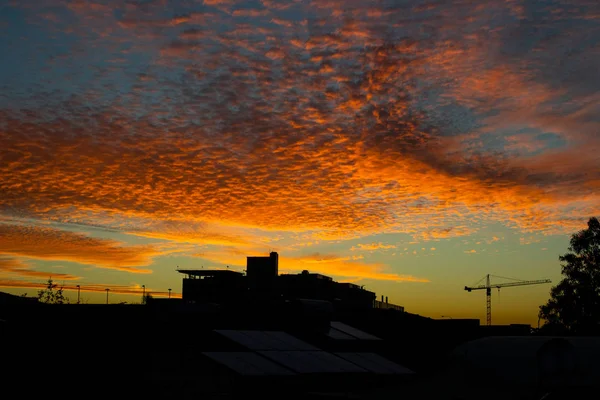 Silouette Stadtbild Bei Sonnenuntergang Mit Orangefarbenem Himmel — Stockfoto