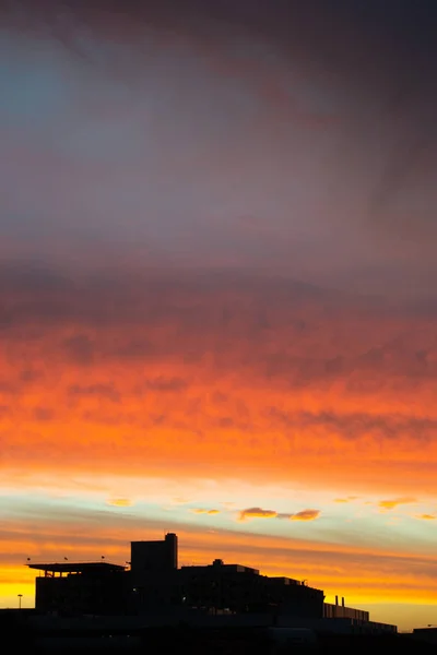 Silouette Panoráma Západu Slunce Hodinu Barvou Oranžové Nebe — Stock fotografie