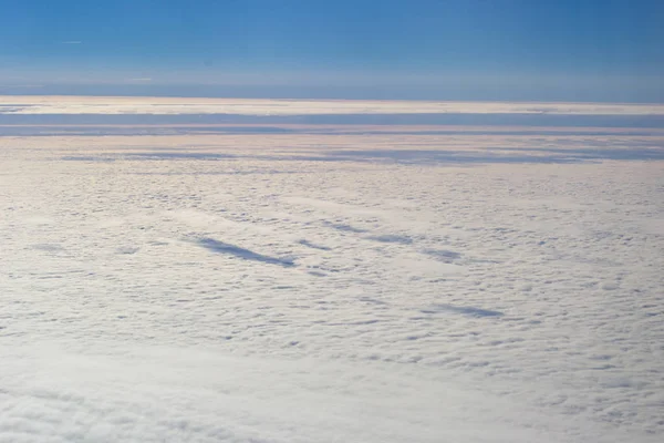 青空の下の雲 — ストック写真