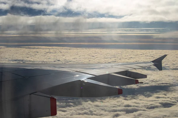 Nubes Bajo Cielo Azul — Foto de Stock