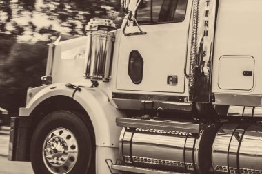 Büyük kamyon tek renkli ön kısmını Dettail