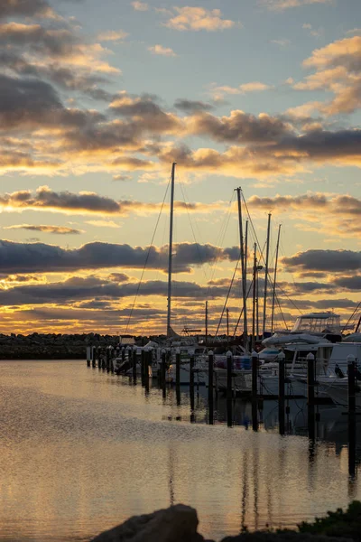 Fremantle Λιμάνι Στο Ηλιοβασίλεμα Γεμάτη Βάρκες — Φωτογραφία Αρχείου