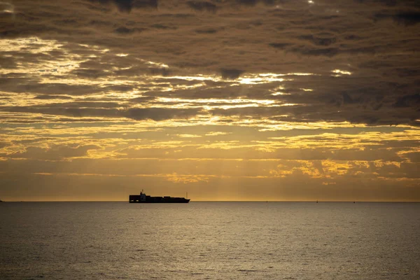 Günbatımı manzara plaj