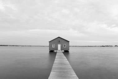 Blue Boat House Perth bulutlu gün batımında