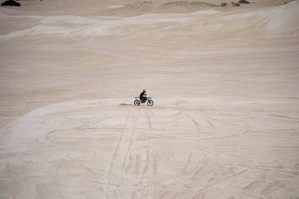 Ragazzo Che Corre Sulla Moto — Foto Stock