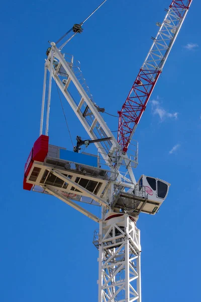 Détail Une Grue Avec Ciel Bleu — Photo