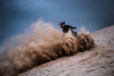 Kumda dörtlü ile çalışan