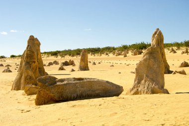 Mavi gökyüzü ile Pinacles manzara tatlı