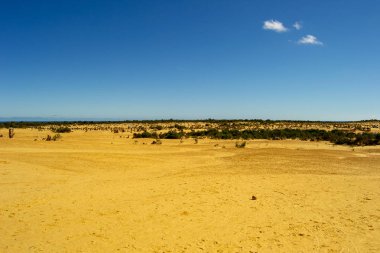 Mavi gökyüzü ile Pinacles manzara tatlı