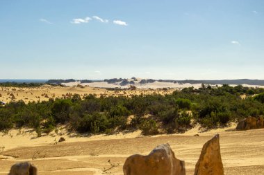 Mavi gökyüzü ile Pinacles manzara tatlı