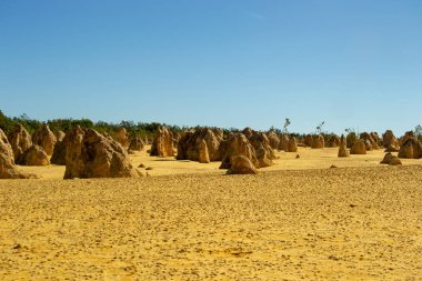 Mavi gökyüzü ile Pinacles manzara tatlı