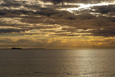 Günbatımı manzara plaj