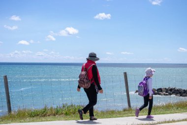 Sahilde kışın yürüyüş