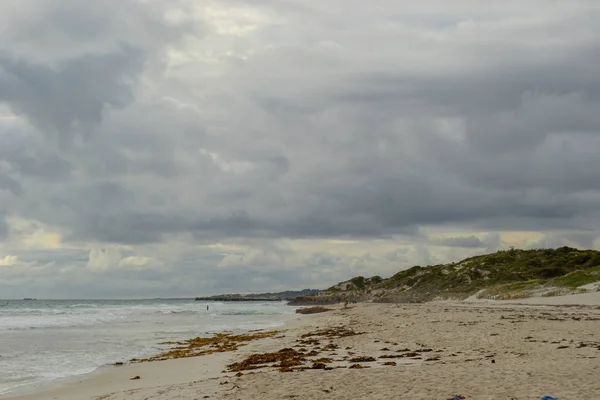 오스트레일리아의 해변의 흐리고 비오는 — 스톡 사진