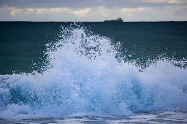 Paisagem Uma Praia Norte Perth Dia Ventoso Cheio Ondas Água — Fotografia de Stock