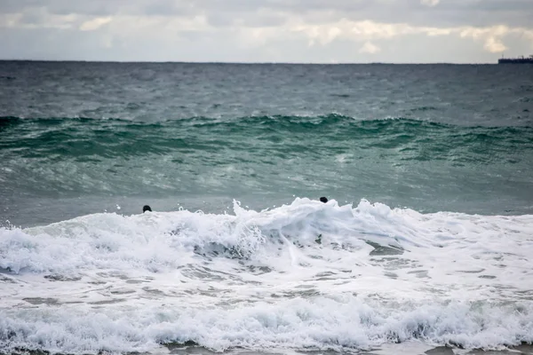 Paisaje Una Playa Perth Norte Día Ventoso Lleno Olas Agua — Foto de Stock