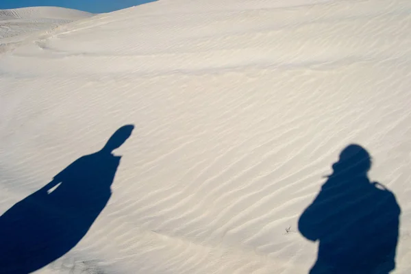Σκιά Των Σιλουέτες Στην Άμμο — Φωτογραφία Αρχείου