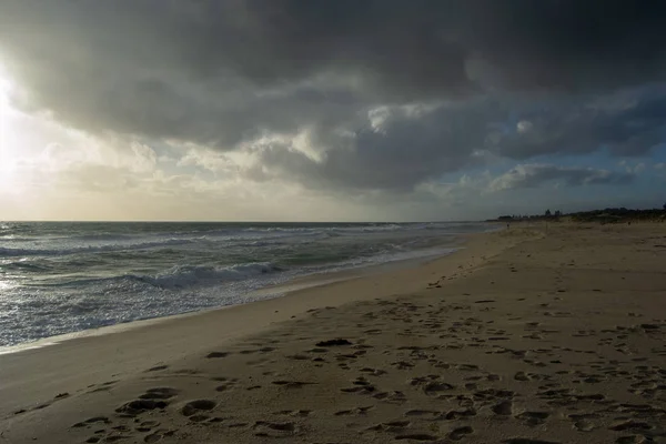 Paisaje Una Playa Perth Norte Día Ventoso Lleno Olas Agua — Foto de Stock