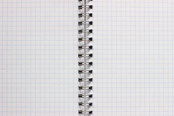 Caderno escolar, folha em branco, pronto para escrever, tomar notas e estudar. Folhas de caderno branco — Fotografia de Stock