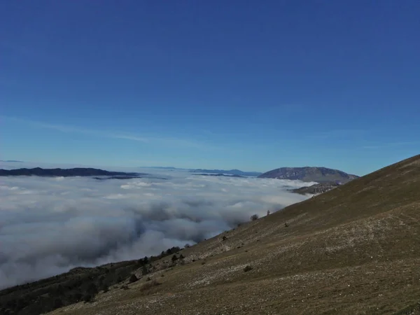 Marche bölgesindeki Monte Catria 'da Valpiana' dan Panorama