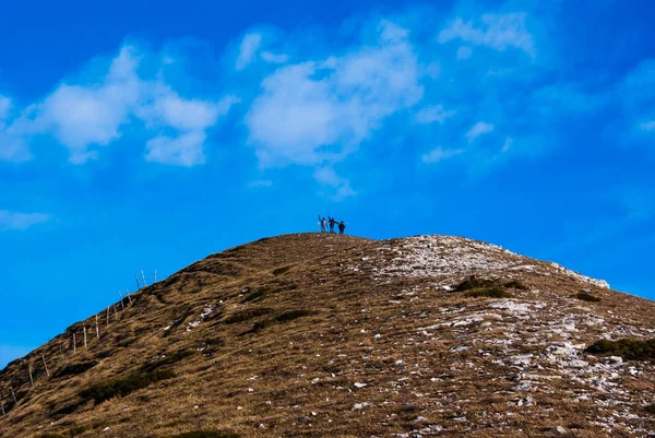Monte Catria 'da Valpiana' dan yürüyüşçüler selamlıyor