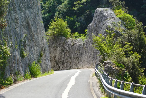 Estrada Montanha Entre Rochas Região Marche — Fotografia de Stock