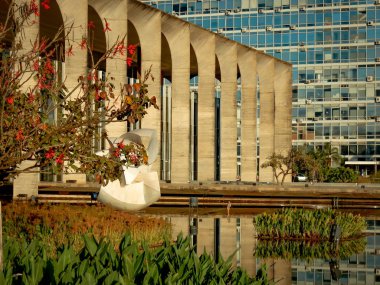 Itamaraty Palace de en ünlü Brezilyalı mimar Oscar Niemeyer tarafından tasarlanan Brasilia
