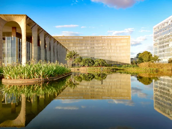Итамаратский Дворец Бразилии Спроектированный Оскаром Нимейером Самым Известным Бразильским Архитектором — стоковое фото