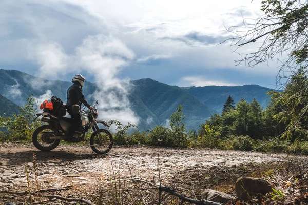 Moto Aventura Cume Montanha Enduro Road Bela Vista Estrada Perigo — Fotografia de Stock