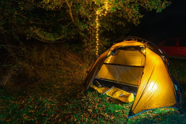 Brown Flash Realize Folding Tourist Camping Tent Включите Свет Ночь — стоковое фото