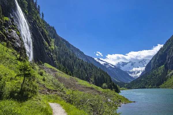 Pohoří Alp Modrým Jezerem Vodopádem Fotografie Jezera Stillup Rakousko Tyrolsko — Stock fotografie