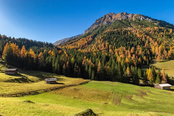 Idylliczny Jesienny Krajobraz Górski Koncepcja Podróży Wędrówki Alpach Austriackich Tyrolu — Zdjęcie stockowe