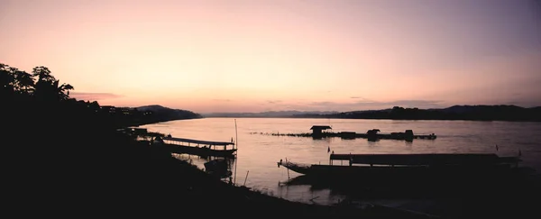 Mekong Nehri 'nde gün batımı