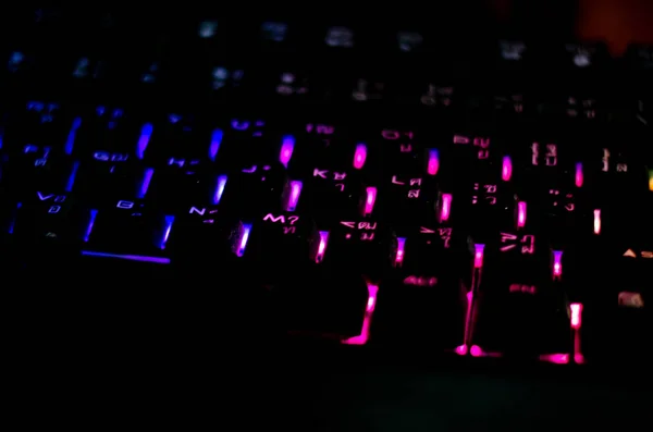 RGB klavyeden ışık