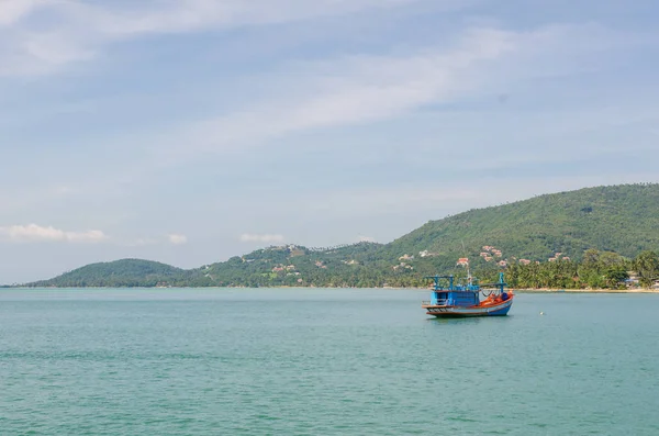 Balıkçı tekneleri kıyıları sahile dönüyor.