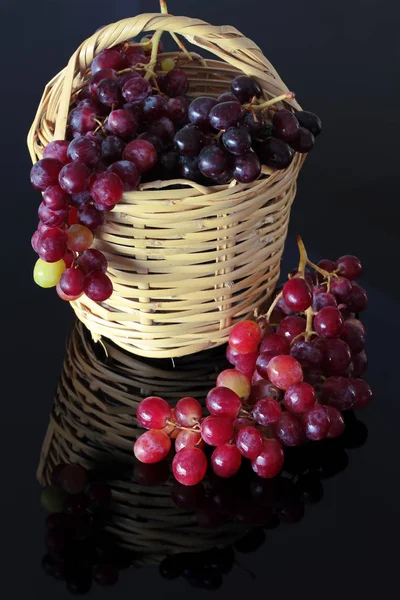 Red Grapes Basket Black Background — 스톡 사진