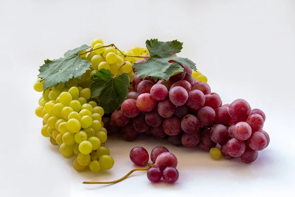 白を基調とした黄色と赤のブドウ — ストック写真
