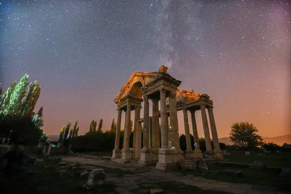 土耳其 Aydn Karacasu古城Aphrodisias银河之夜曝光 — 图库照片