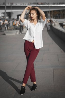 güzel hüzünlü kız closeup portresi