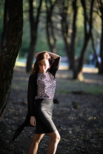 촬영입니다 소녀와 Moscow Izmailovo Park Autumn — 스톡 사진