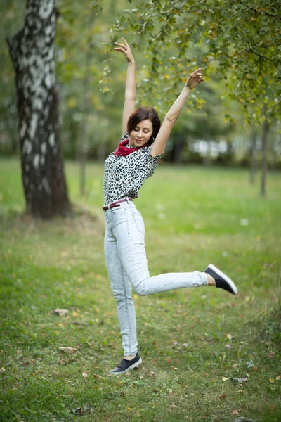 Street photo shoot.Photo Shoot Moscow.Izmailovo Park.Autumn photo with a young girl.