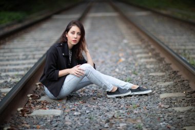 Sokak fotoğraf çekimi. Genç bir kız ile fotoğraf ateş Moscow.Izmailovo Park.Autumn fotoğraf.